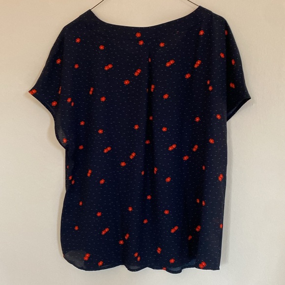 Banana Republic blouse Women's Size Large Navy with Red and white flowers NWT - Picture 5 of 10